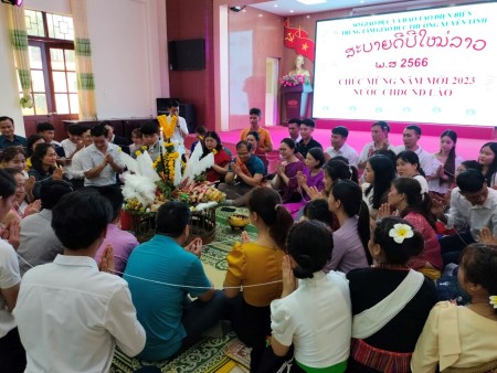 TRUNG TÂM GIÁO DỤC THƯỜNG XUYÊN TỈNH ĐIỆN BIÊN  TỔ CHỨC CÁC HOẠT ĐỘNG ĐÓN MỪNG NĂM MỚI  BUN PI MAY CHO LƯU HỌC SINH LÀO