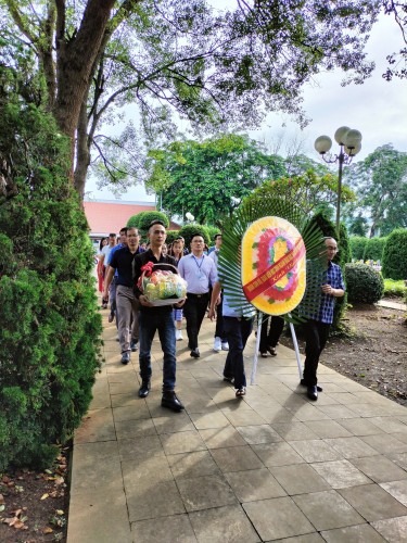 Viếng nghĩa trang liệt sĩ nhân dịp kỷ niệm 76 năm ngày Thương binh Liệt sỹ 27/7