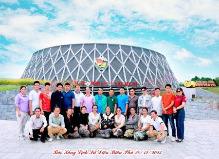 TỔ CHỨC CHO HỌC VIÊN KHOÁ BỒI DƯỠNG, TẬP HUẤN CÁC TỈNH BẮC LÀO THĂM QUAN DI TÍCH LỊCH SỬ TẠI ĐIỆN BIÊN