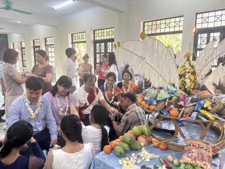 TRUNG TÂM GDTX TỈNH TỔ CHỨC TẾT BUNPIMAY NĂM 2024 CHO LƯU HỌC SINH NƯỚC CHDCND LÀO