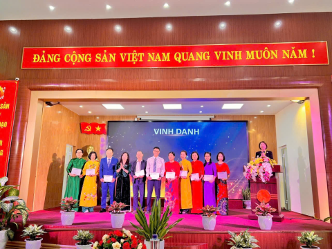 Trung tâm GDNN-GDTX 1 vinh danh những Nhà giáo tiêu biểu nhân Ngày Nhà...