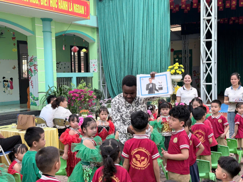 Giao lưu tiếng Anh trẻ mẫu giáo - Trường Mầm non Tuần Giáo