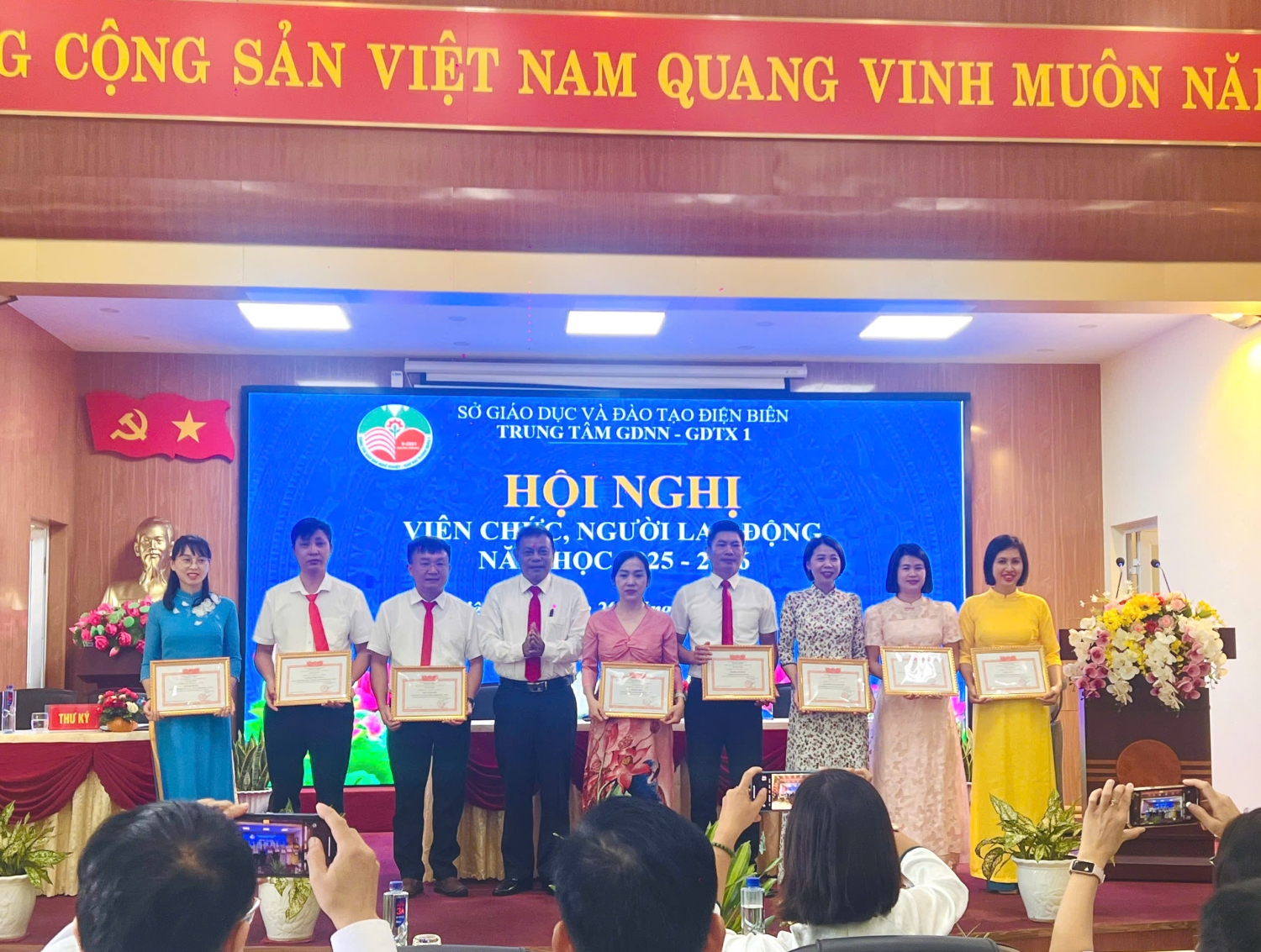 Trao hưởng cho các cá nhân dân CSTĐCS