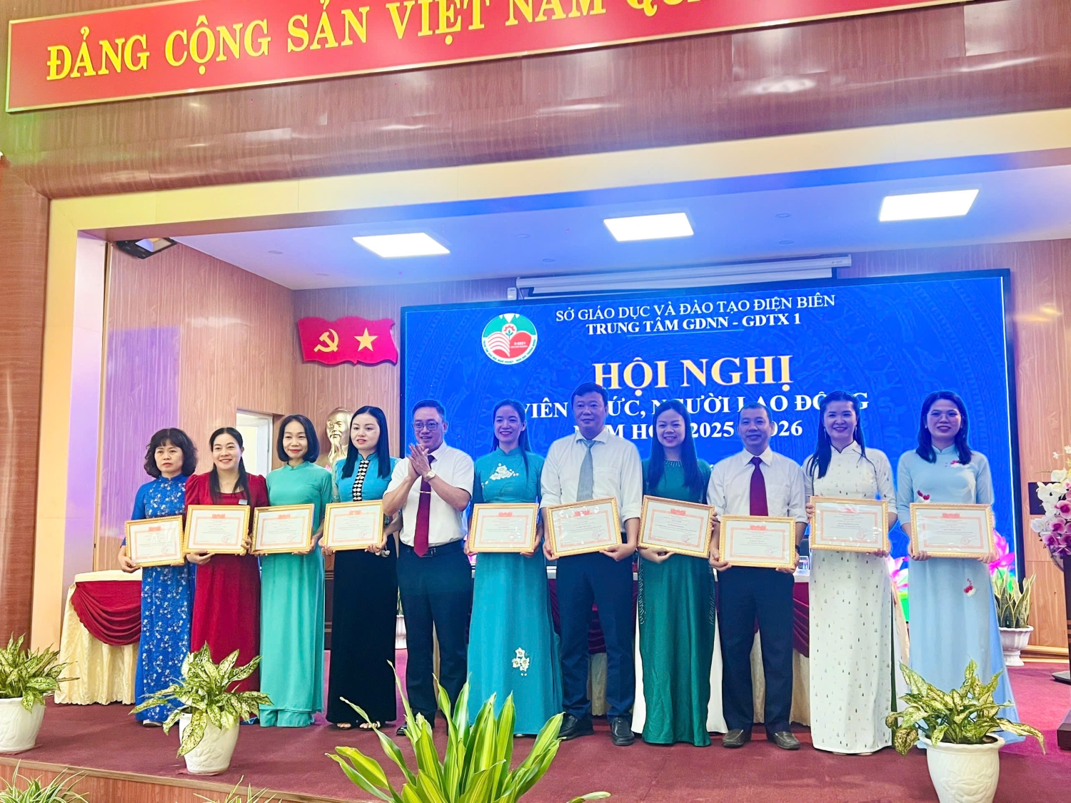 Trao tưởng đạt danh hiệu CSTĐ2